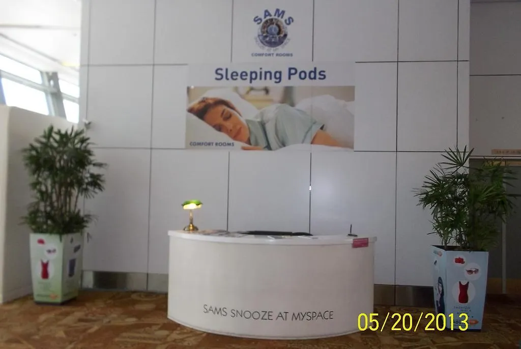 *** Kapszulahotel Sams Snooze At My Space Új-Delhi India