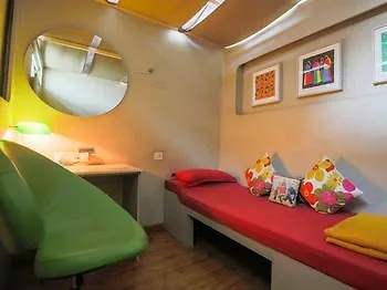 *** Kapszulahotel Sams Snooze At My Space Új-Delhi India