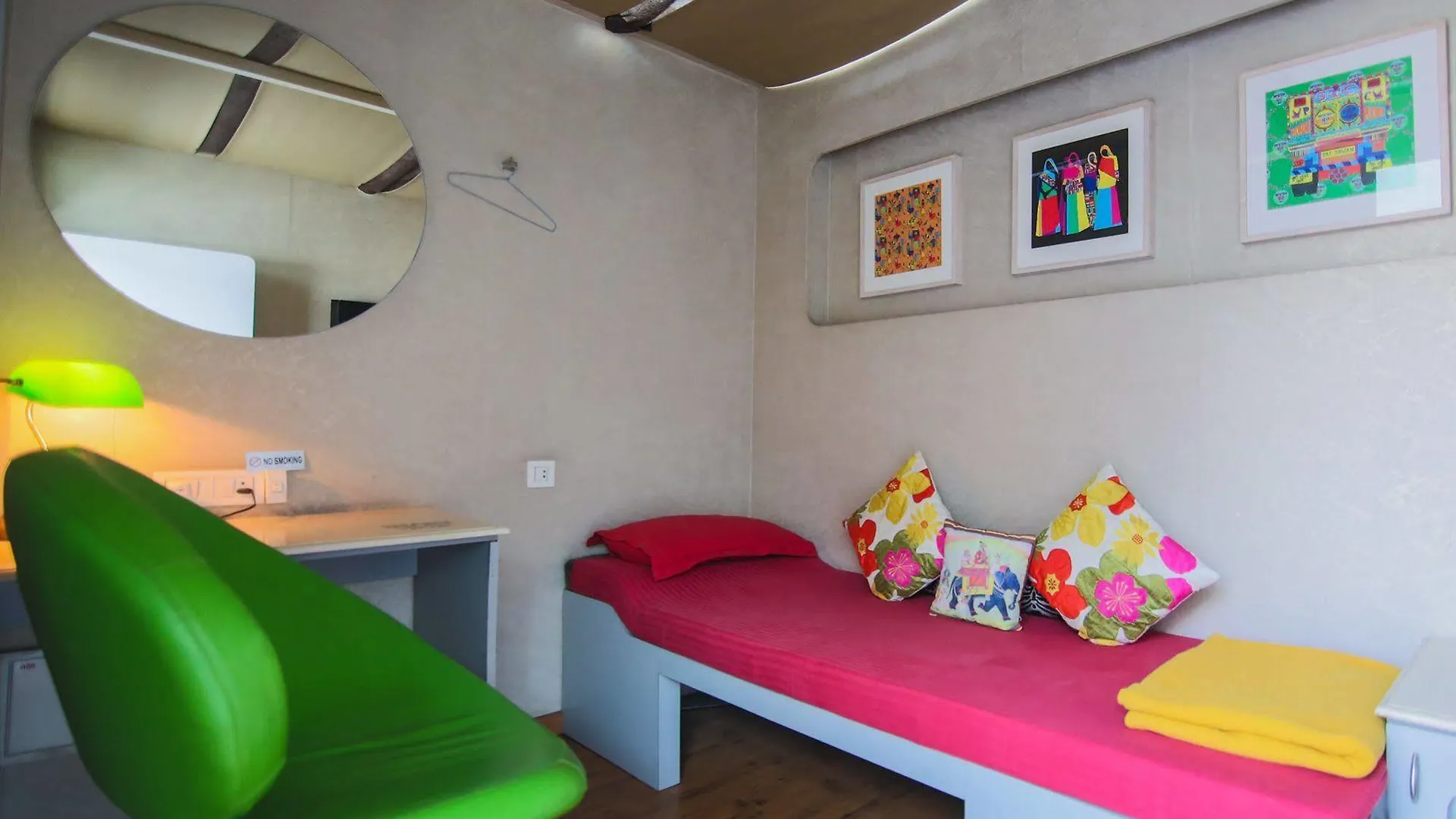 Sams Snooze At My Space Új-Delhi 3*,
